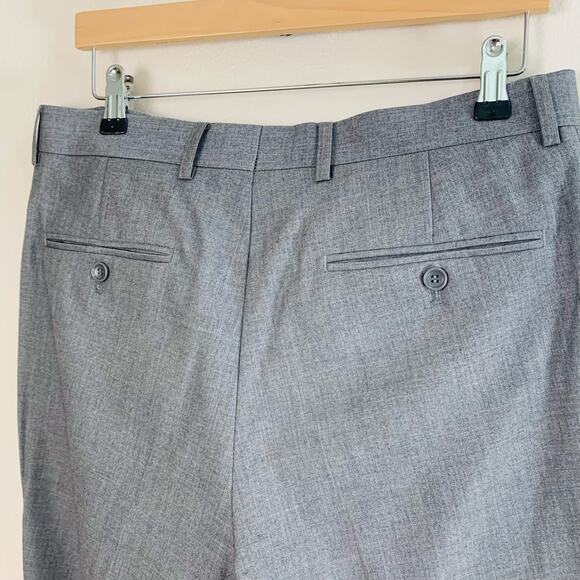 Elegant Men's Gray Suit - Picture 10 of 14